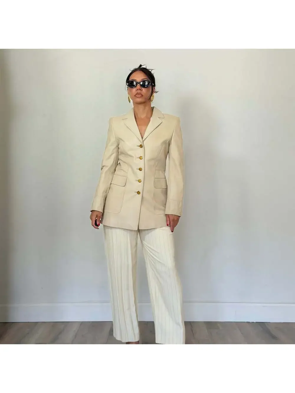 Escada - Picture 5 of 8